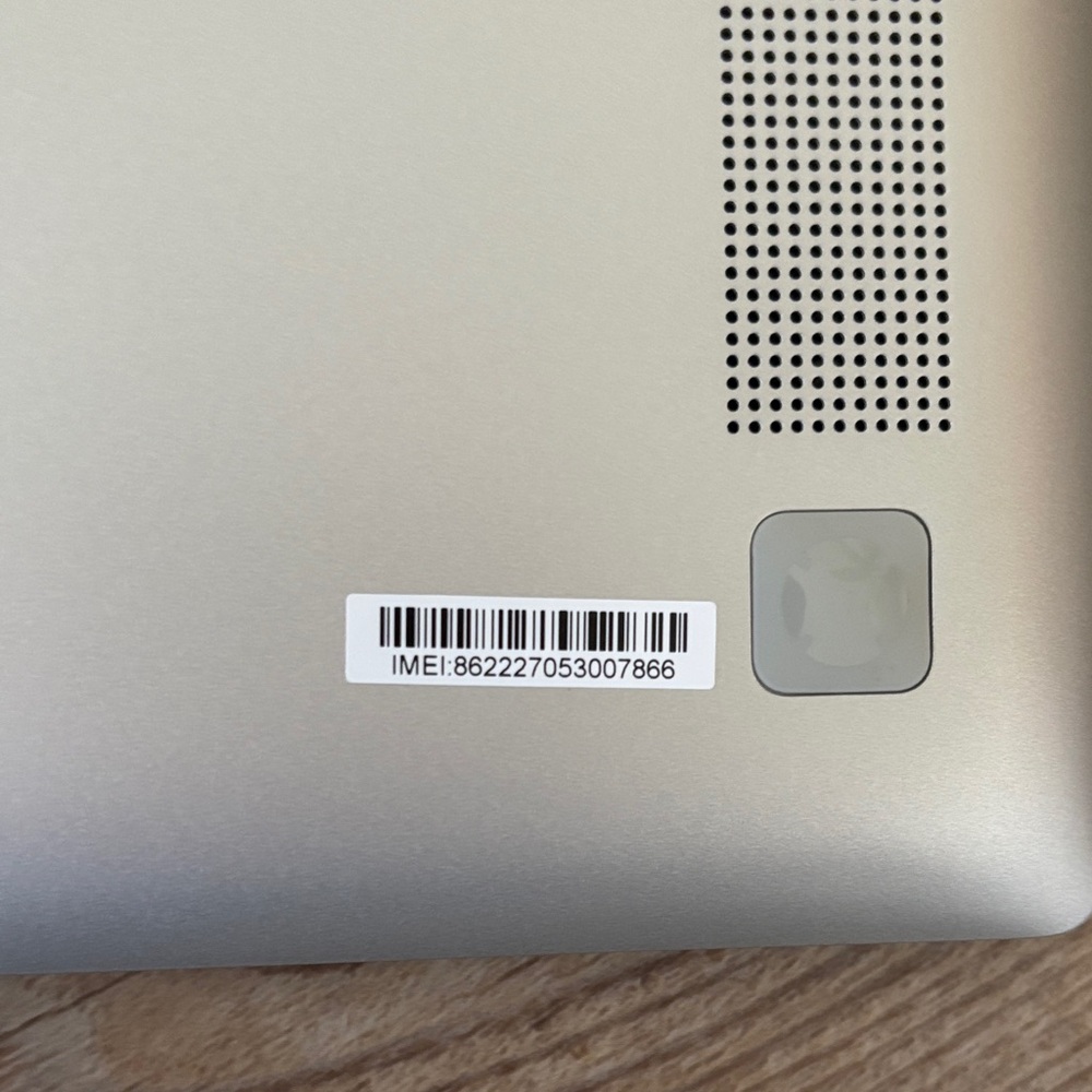 Samsung Silver and Black Laptop - Picture 4 of 5
